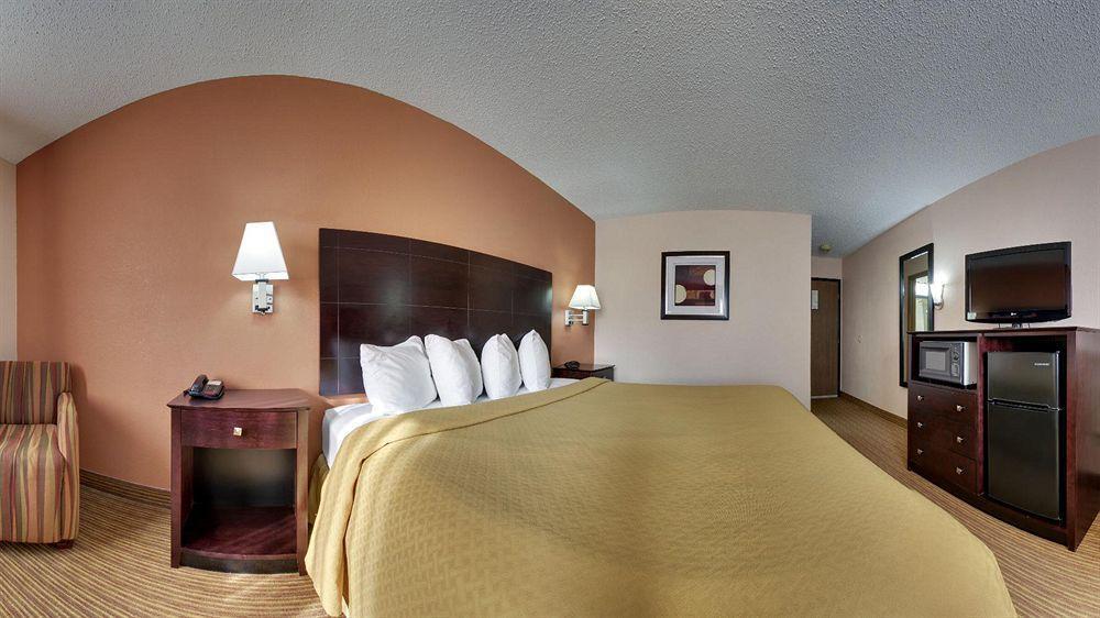 Quality Inn & Suites Ottumwa North Eksteriør billede