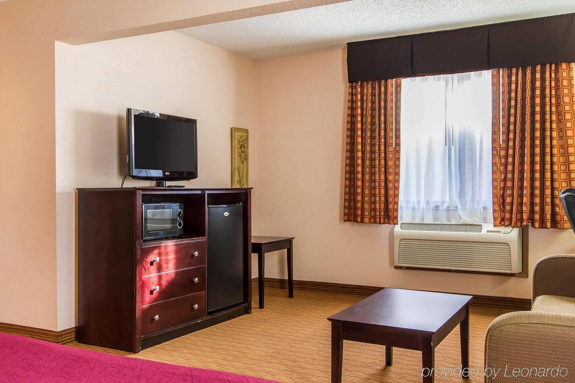 Quality Inn & Suites Ottumwa North Eksteriør billede